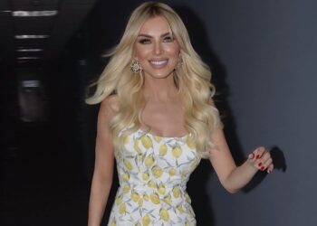 Η νέα φωτογραφία στο Instagram με το μονόπετρό της