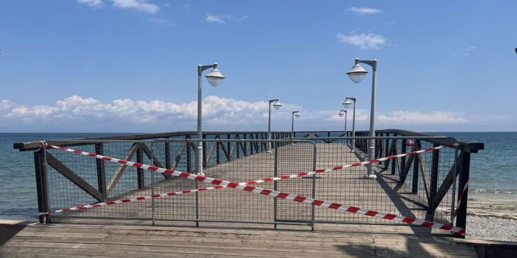 Κλείνει προσωρινά για λόγους ασφαλείας η προβλήτα της Παραλίας