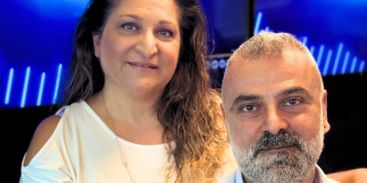 Το κεντρικό δελτίο του Realfm 97,8 με τον Βασίλη Τερζάκη και την Ελισάβετ Σαλαμάρα (27/5/2025)
