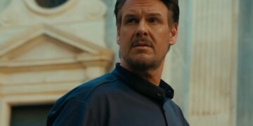 Μας ξεναγεί στη νότια Ιταλία στο νέο του βίντεο κλιπ