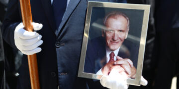 Χρήστος Ροκόφυλλος: Αυτή την ώρα το τελευταίο «αντίο» στον πρώην υπουργό του ΠΑΣΟΚ