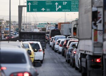 Κηφισός: Ουρές 9 χιλιομέτρων ύστερα από τροχαίο ατύχημα