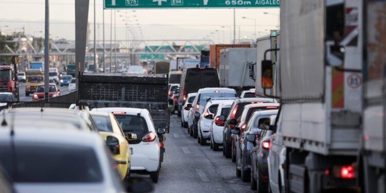 Κηφισός: Ουρές 9 χιλιομέτρων ύστερα από τροχαίο ατύχημα