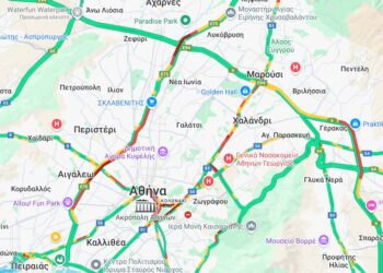 Στο «κόκκινο» Κηφισός και Αττική Οδός έπειτα από τροχαία ατυχήματα – Στο ένα ενεπλάκη και ασθενοφόρο