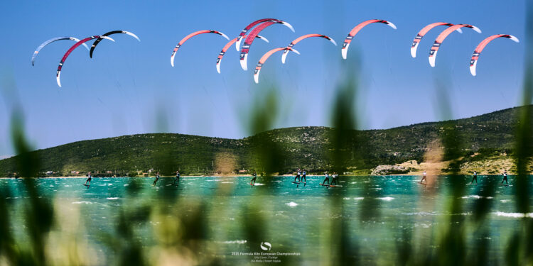 Δυνατό ξεκίνημα του Αλέξανδρου Κάμερον Μαραμενίδη στο ευρωπαϊκό Formula Kite της Τουρκίας