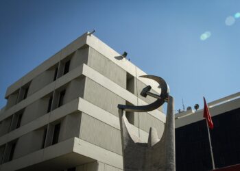 Κανένα «βραχιολάκι» δεν θα θεραπεύσει τις ελλείψεις σε προσωπικό και υποδομές