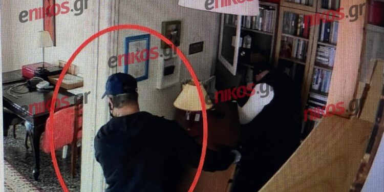 Αττική: Μέλη συμμορίας «ρήμαζαν» σπίτια και αγόραζαν κοσμήματα και πολυτελή αυτοκίνητα