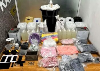 Μενίδι: Διεθνές κύκλωμα έφερνε από το Εκουαδόρ κοκαΐνη εμποτισμένη σε ρούχα – Οι ρόλοι των μελών