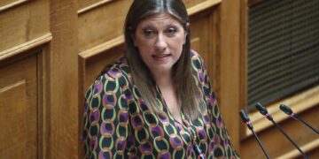 Χαρίζει ευθύνες στα εμπλεκόμενα πολιτικά πρόσωπα