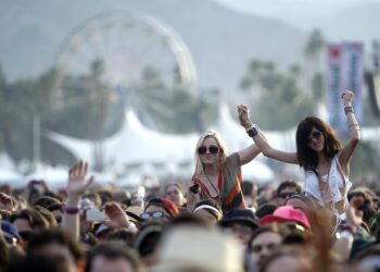 Οι Αμερικανοί χρεώνονται για να αγοράσουν εισιτήρια για συναυλίες