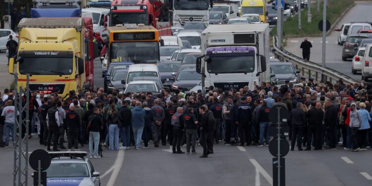 Κόσοβο: Στους δρόμους οι επιχειρηματίες