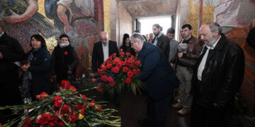 Κουτσούμπας από Βερολίνο: Τιμάμε τα εκατομμύρια νεκρούς του μεγάλου αντιφασιστικού αγώνα