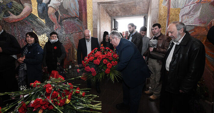 Κουτσούμπας από Βερολίνο: Τιμάμε τα εκατομμύρια νεκρούς του μεγάλου αντιφασιστικού αγώνα