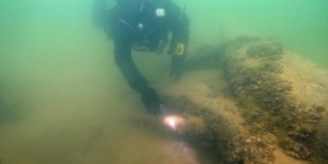 Ψαράς ανακάλυψε τυχαία ιστορικό ναυάγιο σε λίμνη