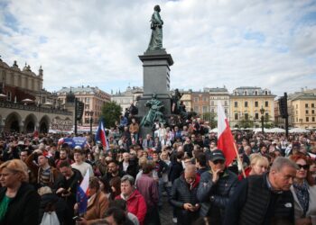 Απόπειρα ανάμειξης στις προεδρικές εκλογές με ξένη χρηματοδότηση καταγγέλλει η Βαρσοβία