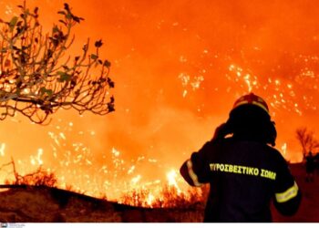 FT: Εύκολο θύμα η Αθήνα για μία μεγάλη πυρκαγιά