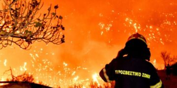 FT: Εύκολο θύμα η Αθήνα για μία μεγάλη πυρκαγιά