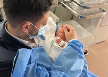 Γέννησε η σύζυγός του – Οι πρώτες φωτογραφίες μέσα από το μαιευτήριο