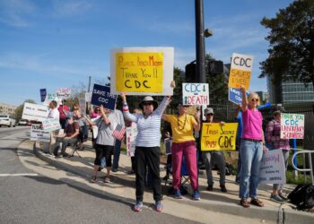 Νέο δικαστικό μπλόκο στις μαζικές απολύσεις Τραμπ στο δημόσιο