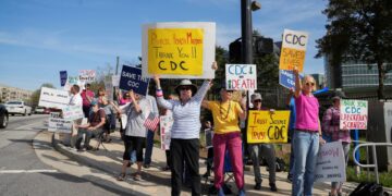 Νέο δικαστικό μπλόκο στις μαζικές απολύσεις Τραμπ στο δημόσιο