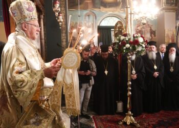 Προεξάρχοντος του Οικουμενικού Πατριάρχη Βαρθολομαίου, η πανηγυρική Θεία Λειτουργία στο ναό Αγ. Νικολάου στο Κολωνάκι