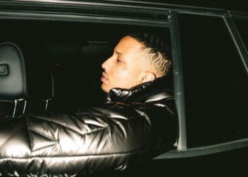 Αλλάζει τους μισαναπηρικούς στίχους μετά τις σφοδρές αντιδράσεις