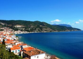 Ρωγμές σε σπίτια και κλειστά σχολεία