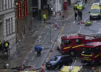 Λίβερπουλ: Τουλάχιστον 27 τραυματίες στην παρέλαση της ομάδας όταν αυτοκίνητο έπεσε σε οπαδούς