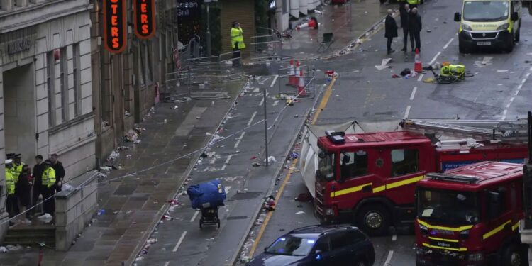 Λίβερπουλ: Τουλάχιστον 27 τραυματίες στην παρέλαση της ομάδας όταν αυτοκίνητο έπεσε σε οπαδούς