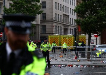 Αυτοκίνητο έπεσε σε πεζούς μετά την παρέλαση της ομάδας