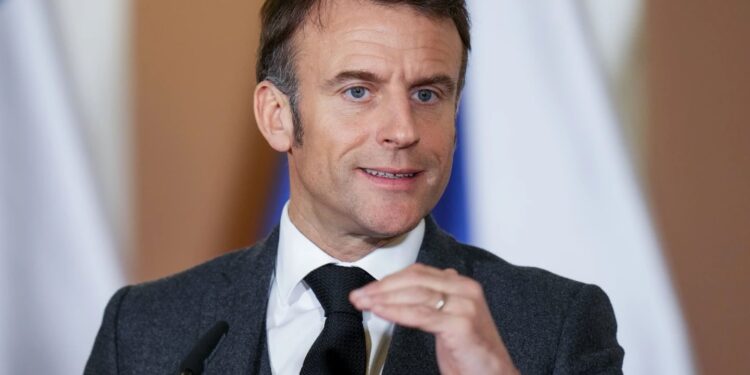 Μακρόν: Η πρόταση Πούτιν για διαπραγματεύσεις «είναι ένας τρόπος να μην απαντήσει» στην εκεχειρία