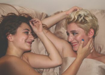 Αναγνώριση μητρότητας και για τις δύο γυναίκες σε ομόφυλα ζευγάρια