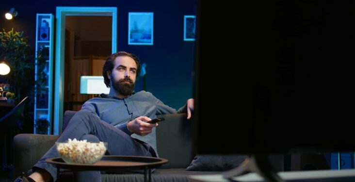 Τα 7 πράγματα που πρέπει να σταματήσετε να κάνετε εάν θέλετε να κοιμηθείτε καλά, σύμφωνα με ειδικούς