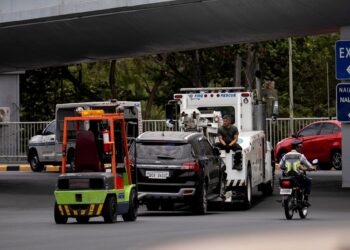 Μανίλα: Όχημα έπεσε σε είσοδο του αεροδρομίου