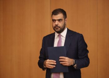 Πήρε την σκυτάλη της κοπτοραπτικής για να παραπλανήσει την κοινή γνώμη