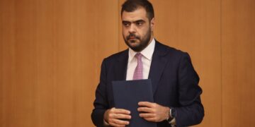 Πήρε την σκυτάλη της κοπτοραπτικής για να παραπλανήσει την κοινή γνώμη