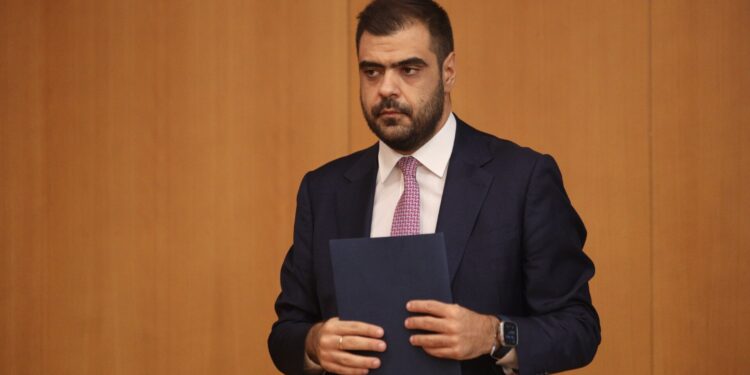 Πήρε την σκυτάλη της κοπτοραπτικής για να παραπλανήσει την κοινή γνώμη