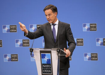 Ο Μάρκ Ρούτε προτείνει στις χώρες-μέλη να αυξήσουν τις αμυντικές δαπάνες στο 5% του ΑΕΠ τους μέχρι το 2032