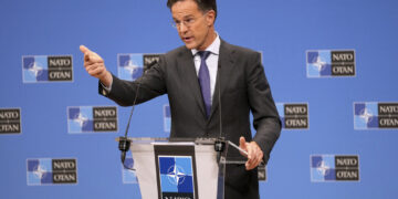 Ο Μάρκ Ρούτε προτείνει στις χώρες-μέλη να αυξήσουν τις αμυντικές δαπάνες στο 5% του ΑΕΠ τους μέχρι το 2032