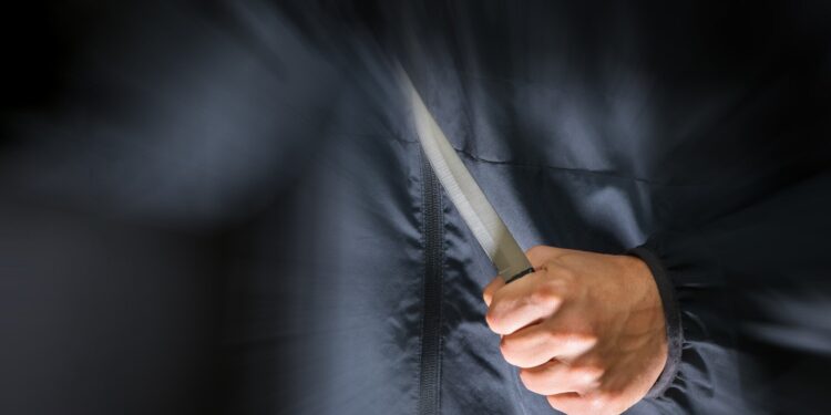 Μεθυσμένος απειλούσε πολίτες κραδαίνοντας μαχαίρι