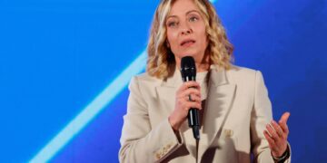 Συνάντηση Μελόνι – Αούν: «Να στηριχθεί η Συρία, ώστε να επιστρέψουν αξιοπρεπώς οι πρόσφυγες»