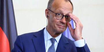 Μερτς: Τα εύσημα για την «εξαήμερη εργασία» που… έφεραν αμηχανία