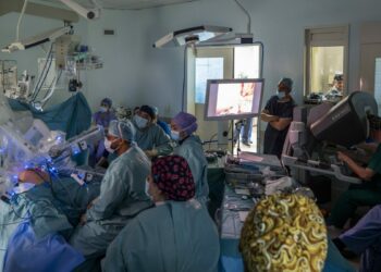 Πρώτη ελληνική μεταμόσχευση ήπατος από ζώντα δότη με ρομποτικό σύστημα σε δημόσιο νοσοκομείο