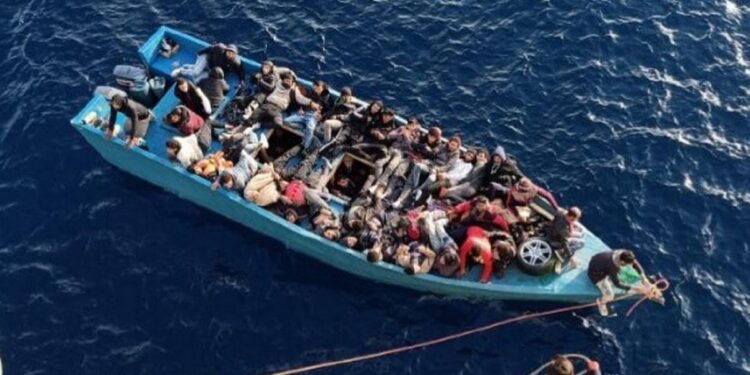 Γαύδος: Εντοπίστηκε σκάφος με μετανάστες