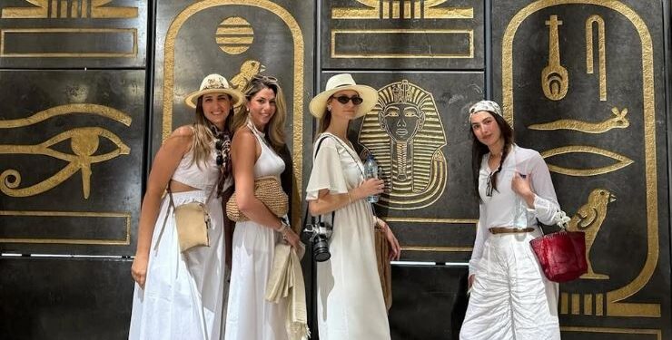 Χρύσα Μιχαλοπούλου: Βρέθηκε με τις φίλες της στο Κάιρο