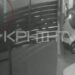 Καρέ καρέ η στιγμή που η 33χρονη πετά το νεογέννητο στον κάδο απορριμμάτων