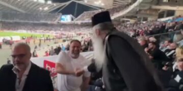 Ο Μητροπολίτης Πειραιώς ευλόγησε και χειροκρότησε τον πρωταθλητή και κυπελλούχο Ολυμπιακό