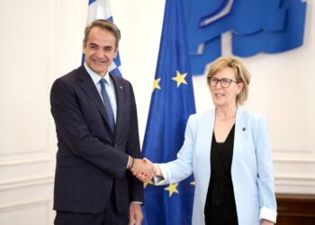 Mitsotakis meets with EU Commissioner for financial services