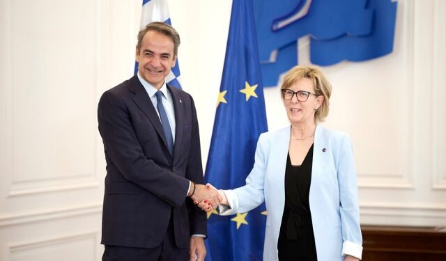 Mitsotakis meets with EU Commissioner for financial services