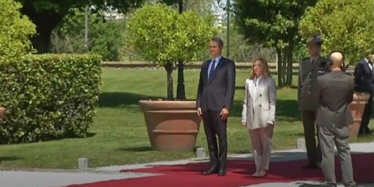 Σε εξέλιξη η συνάντηση Μητσοτάκη- Μελόνι